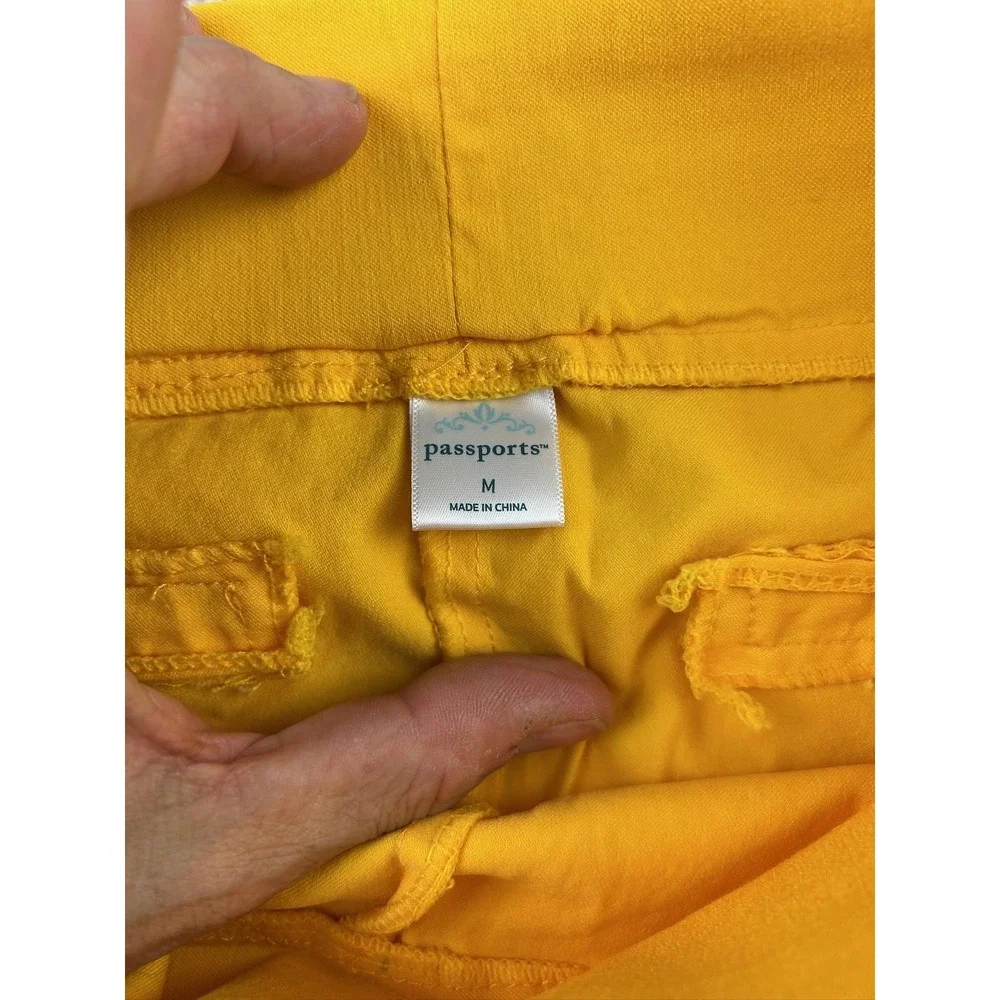 Passports Shorts Womens Medium Yellow Bermuda Stretch Rayon Blend Pockets Summer